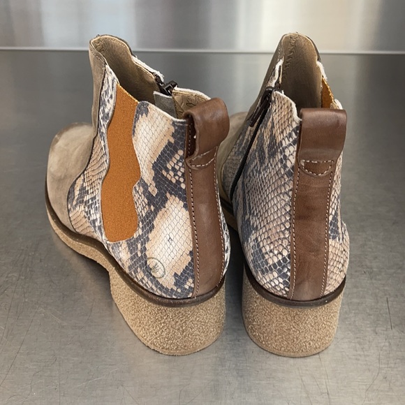 Casta brand ankle boots. New in box from Sundance. - Picture 5 of 5